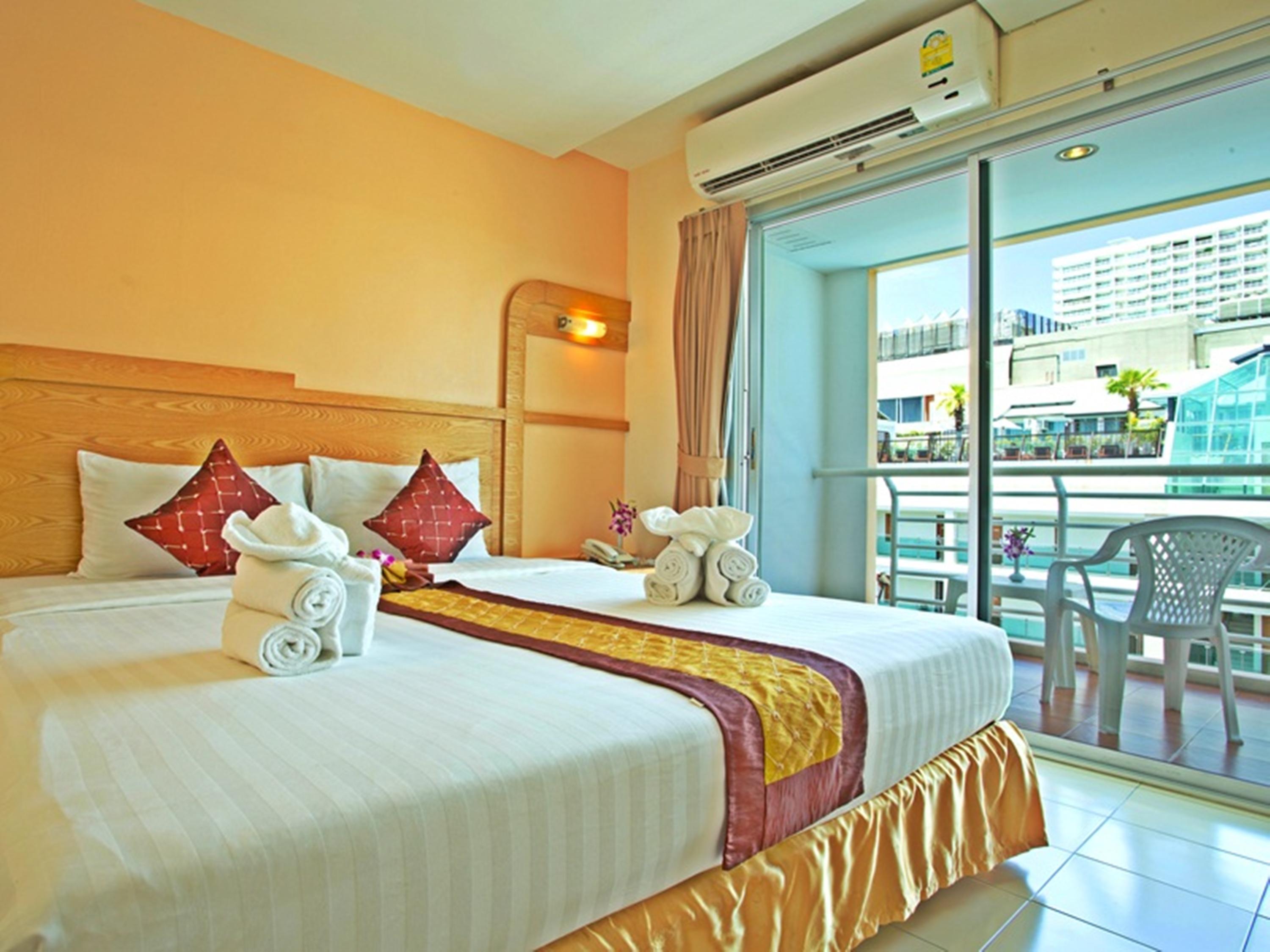 Eastiny Plaza Hotel Pattaya Exterior photo