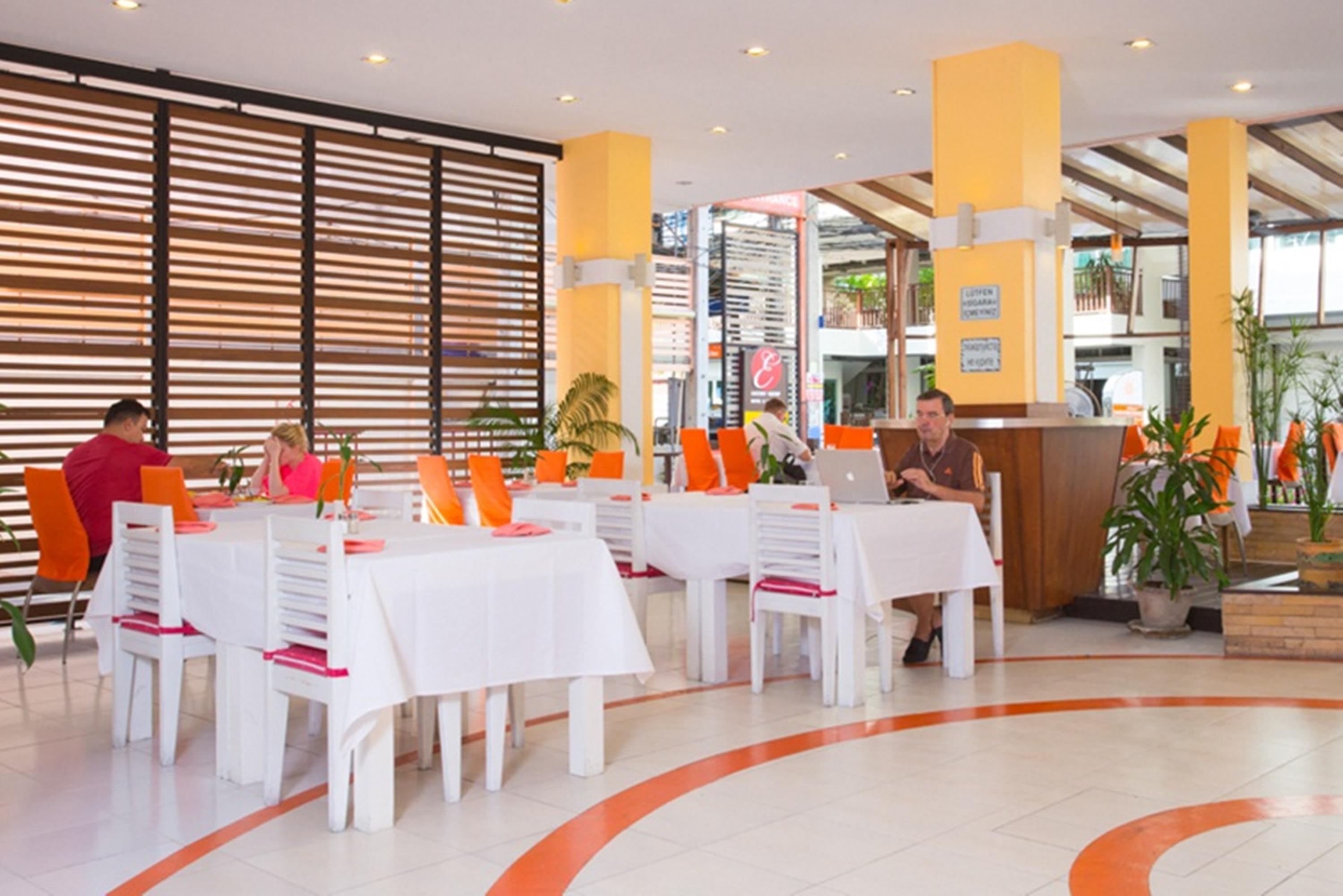 Eastiny Plaza Hotel Pattaya Exterior photo
