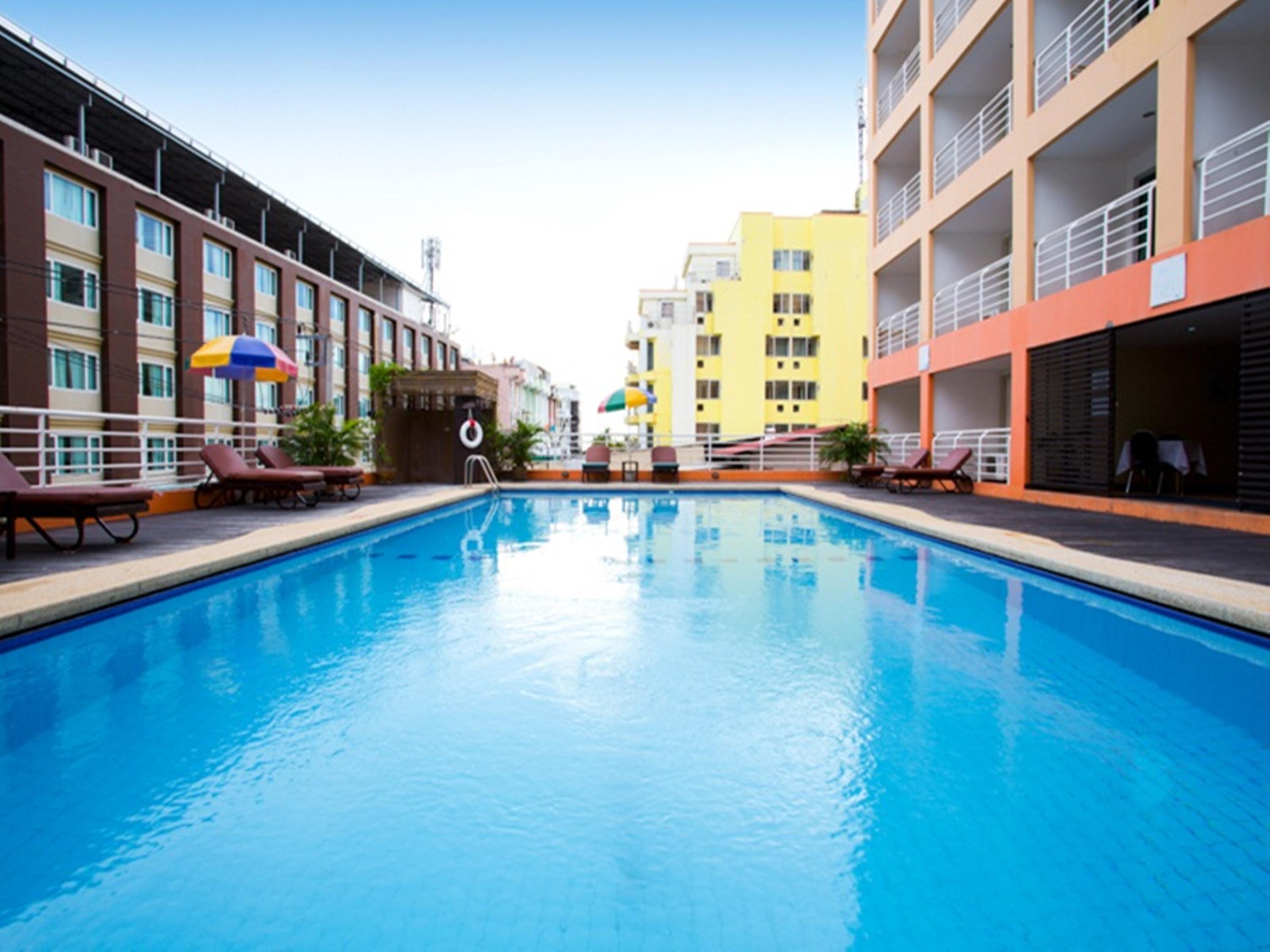 Eastiny Plaza Hotel Pattaya Exterior photo