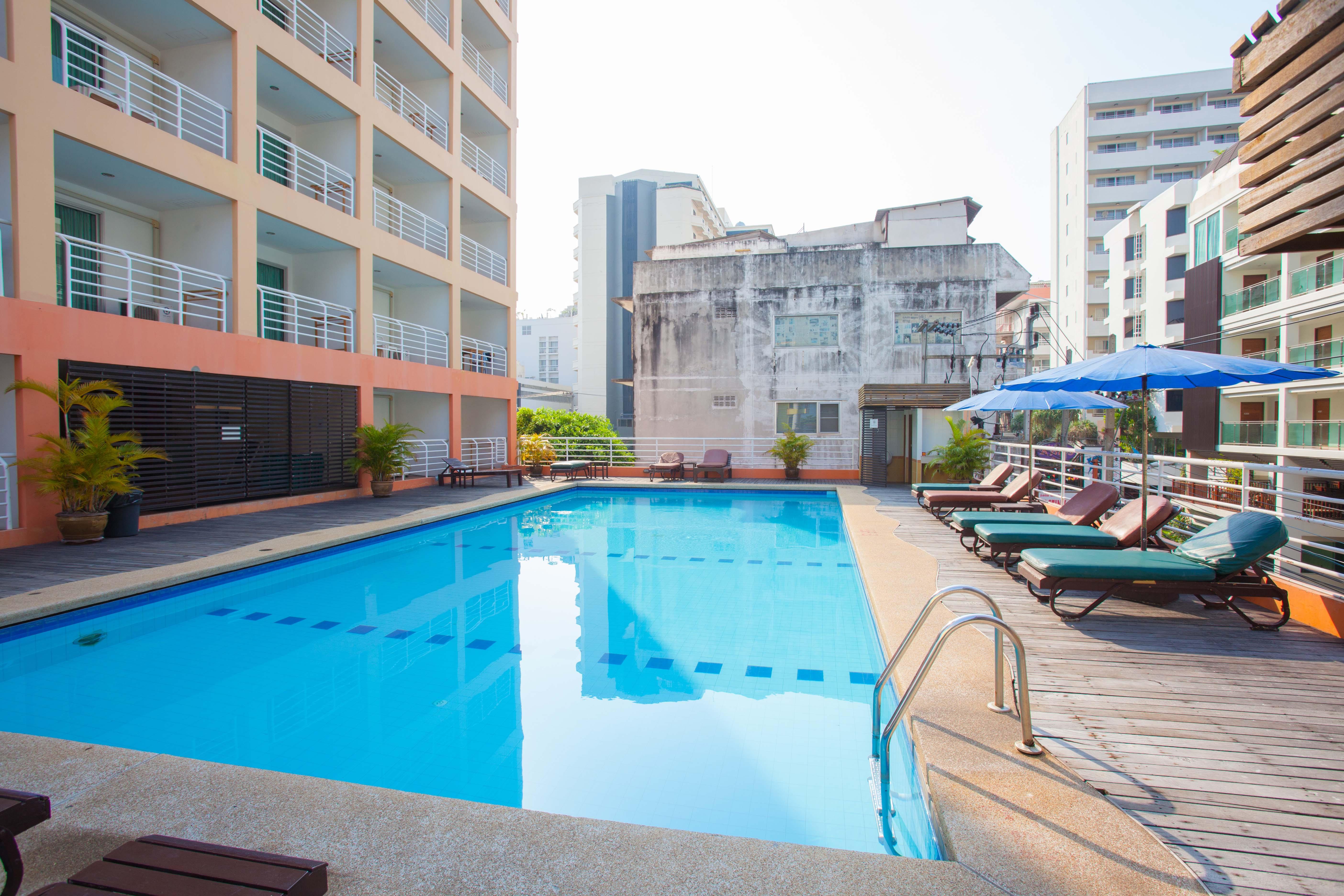 Eastiny Plaza Hotel Pattaya Exterior photo