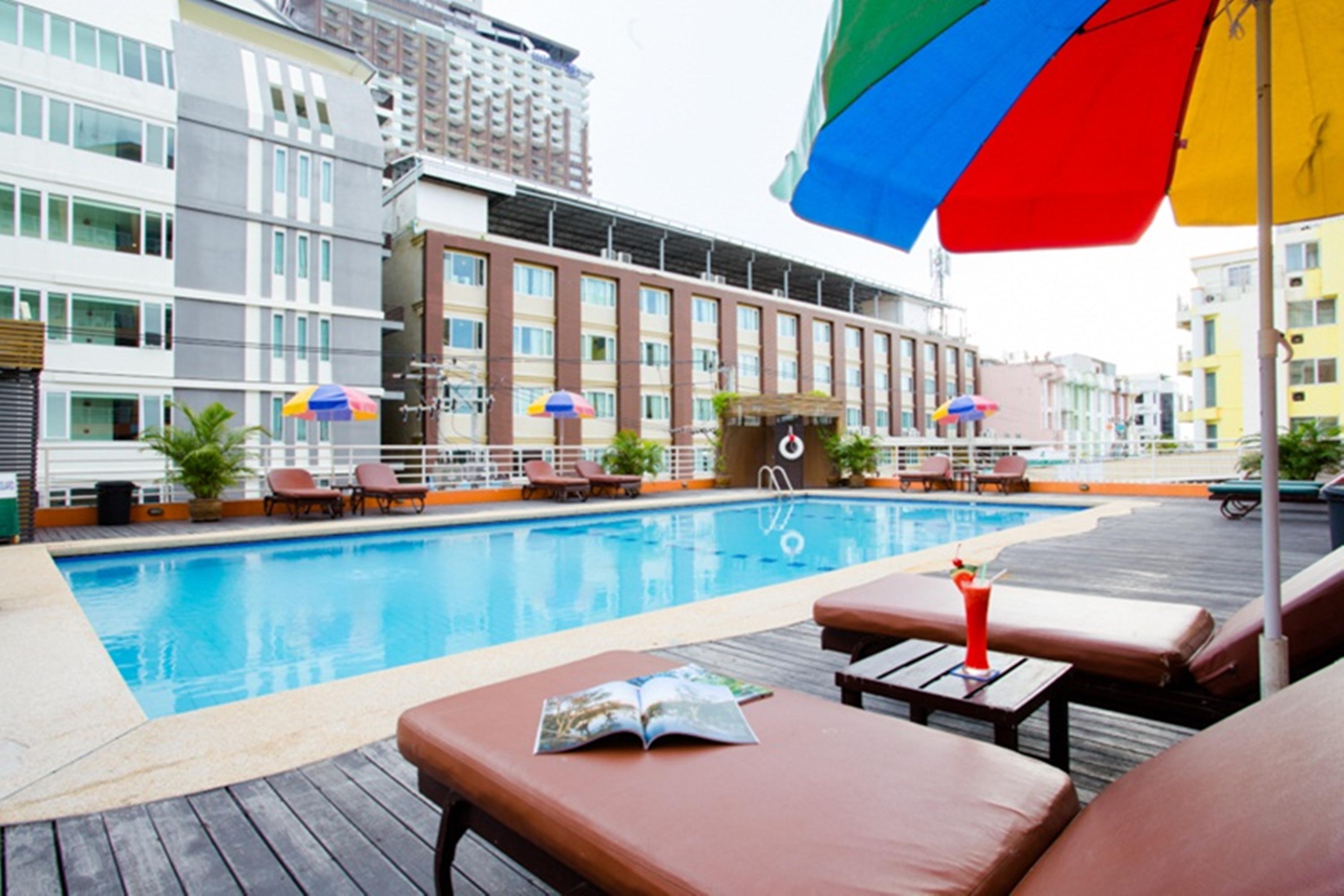 Eastiny Plaza Hotel Pattaya Exterior photo