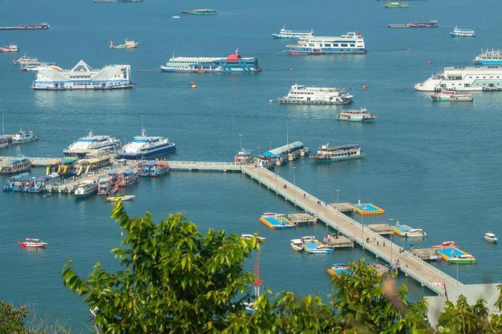 Eastiny Plaza Hotel Pattaya Exterior photo