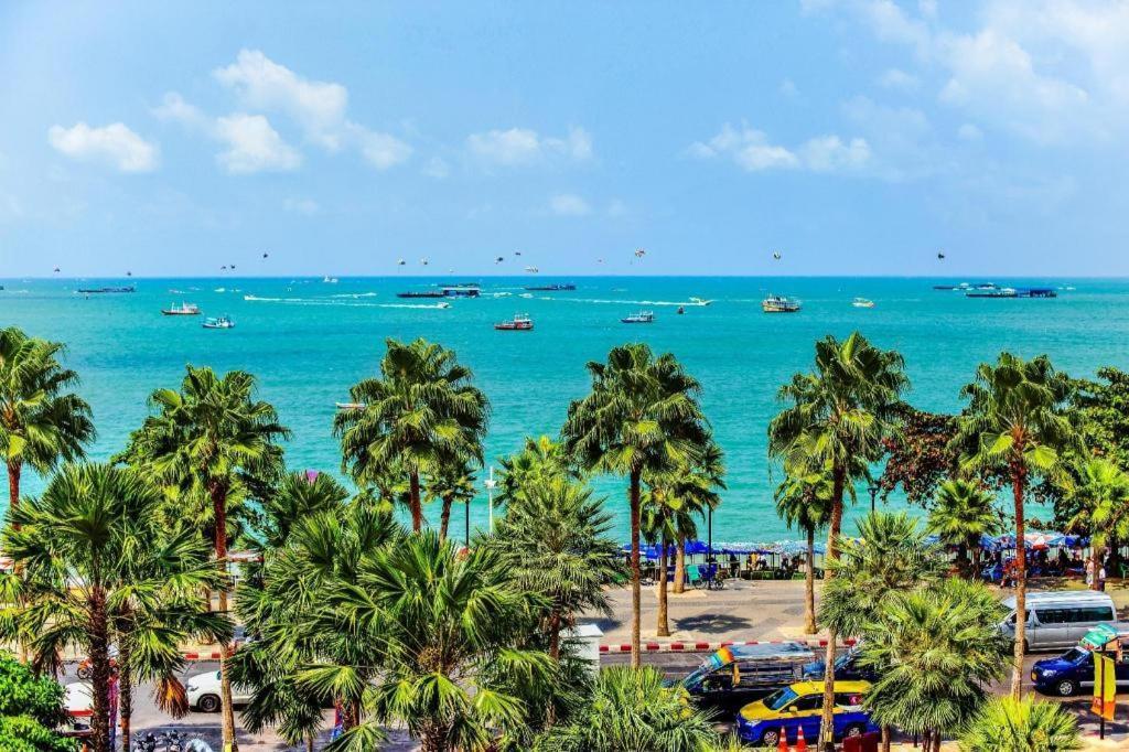 Eastiny Plaza Hotel Pattaya Exterior photo