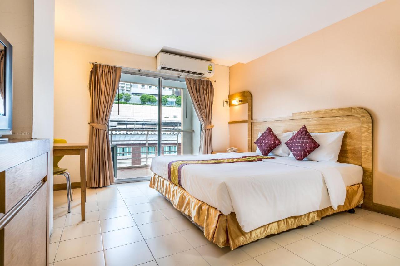 Eastiny Plaza Hotel Pattaya Exterior photo